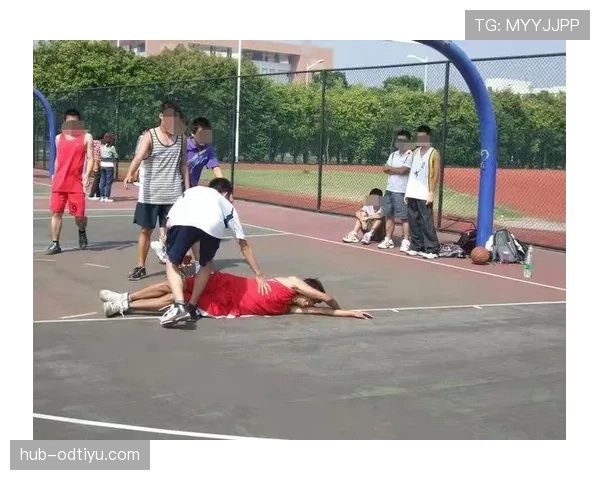 篮球比赛中如何界定和判罚非法身体接触？